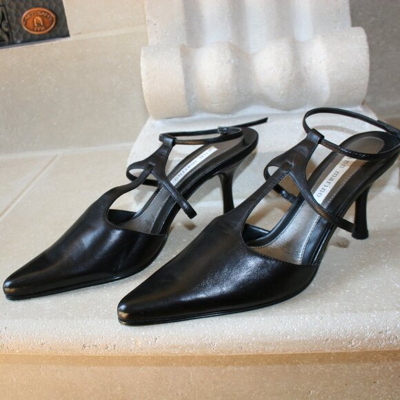 Black Leather Pump/ Closed Pointed Toe, Strapped Heels Size 8M - Picture 1 of 9